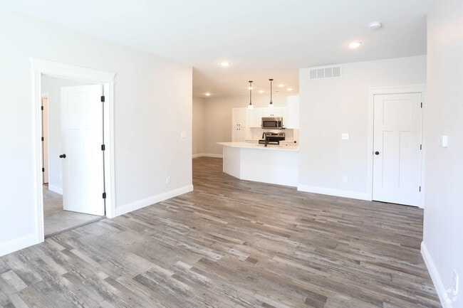 3BR, 2BA - 1,405 SF - Living Room