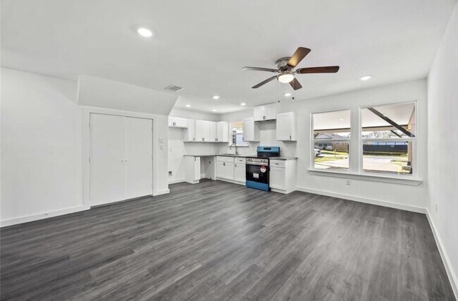 Photo - 2320 Wavell St