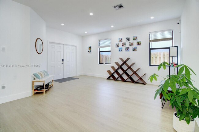 Photo - 21016 NE 2nd Ct