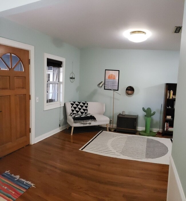 Photo - 1537 E North Ave