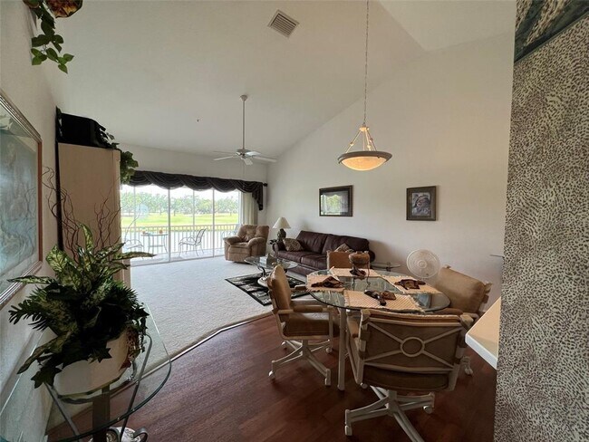 Photo - 6632 Pineview Terrace Unidad 10-201