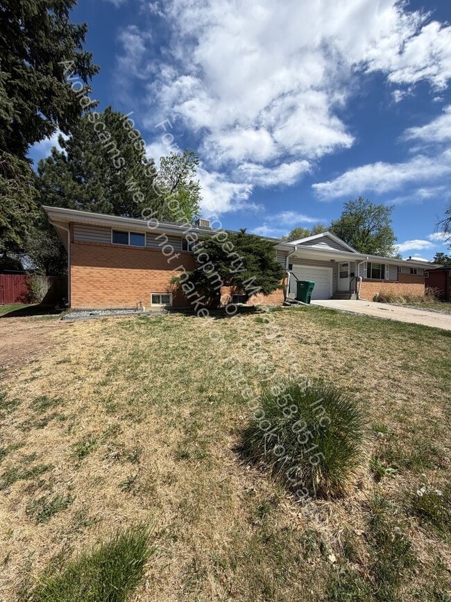 Building Photo - Pet Friendly - Spacious 4 Bedroom 1.5 Bathrooms Home with Flexible Layout in Wheat Ridge