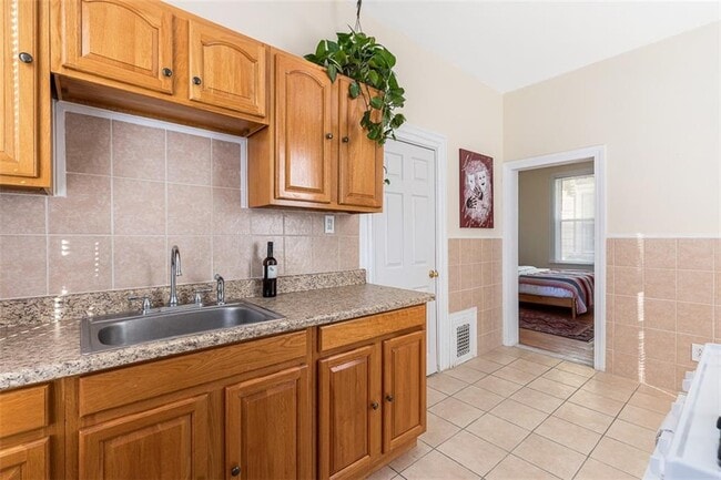 Photo - 1402 Westminster St Unit 1R