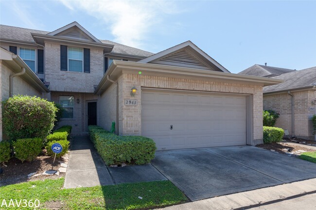 Photo - 2943 Meadowglen Crest