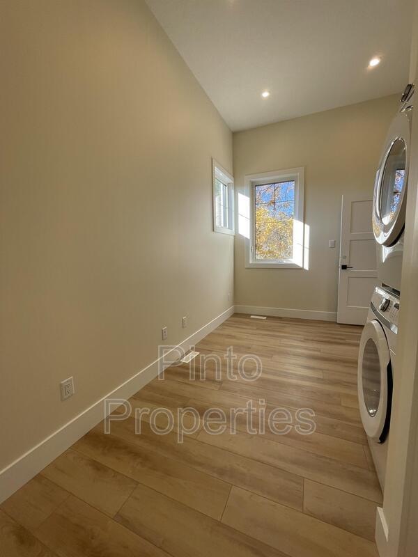 Photo - 8715-8110 110 St NW
