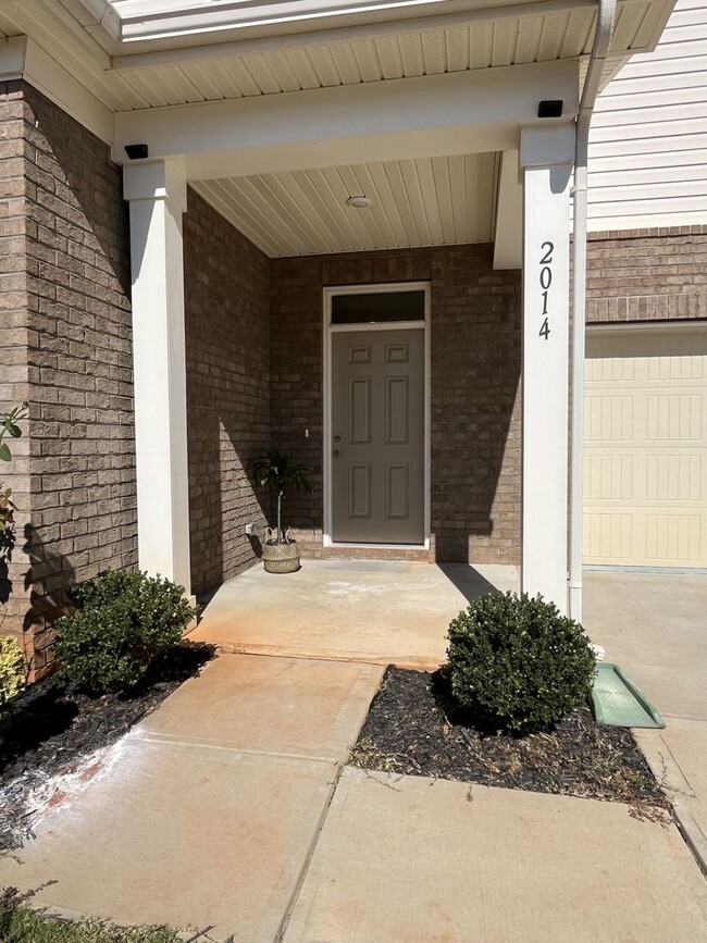 Photo - Spacious 5 Bed home in East Charlotte