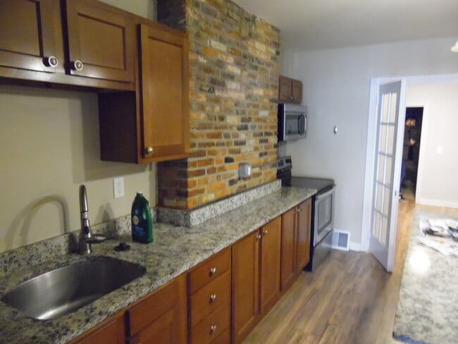 Photo - 105 S 18th St Unit apt A