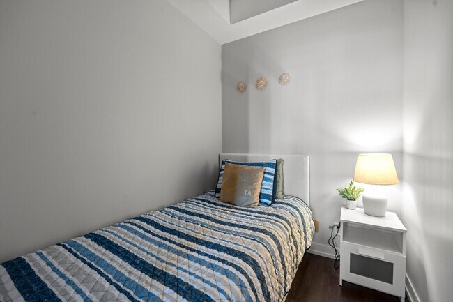 Photo - 160 Eglinton Ave E Unit ID1345818P