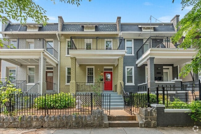 Building Photo - 1110 Orren St NE Rental