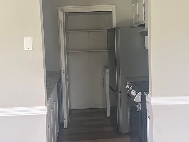 Photo - 10933 Harrowfield Rd