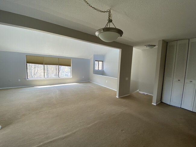 Photo - 7 Redwood Ln