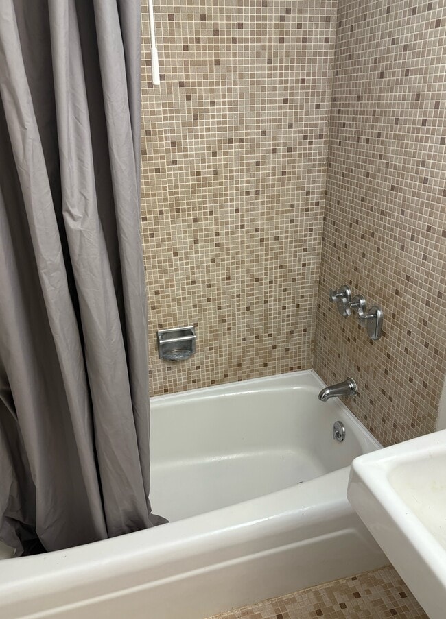 Building Photo - Imperial House Unit 104