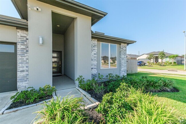 Building Photo - 28635 Hazel Trl Rental