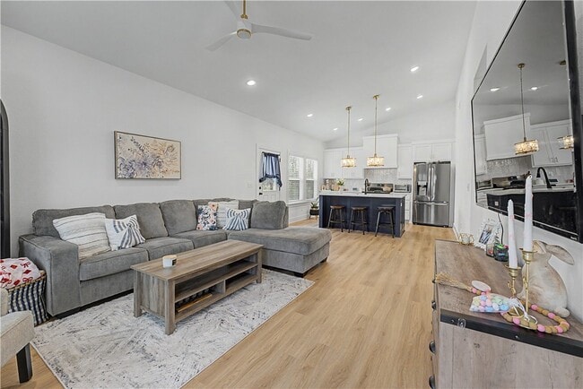 Photo - 20 Kentallen Ln