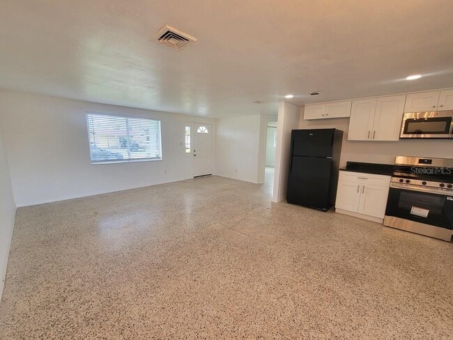 Photo - 13637 Maria Dr