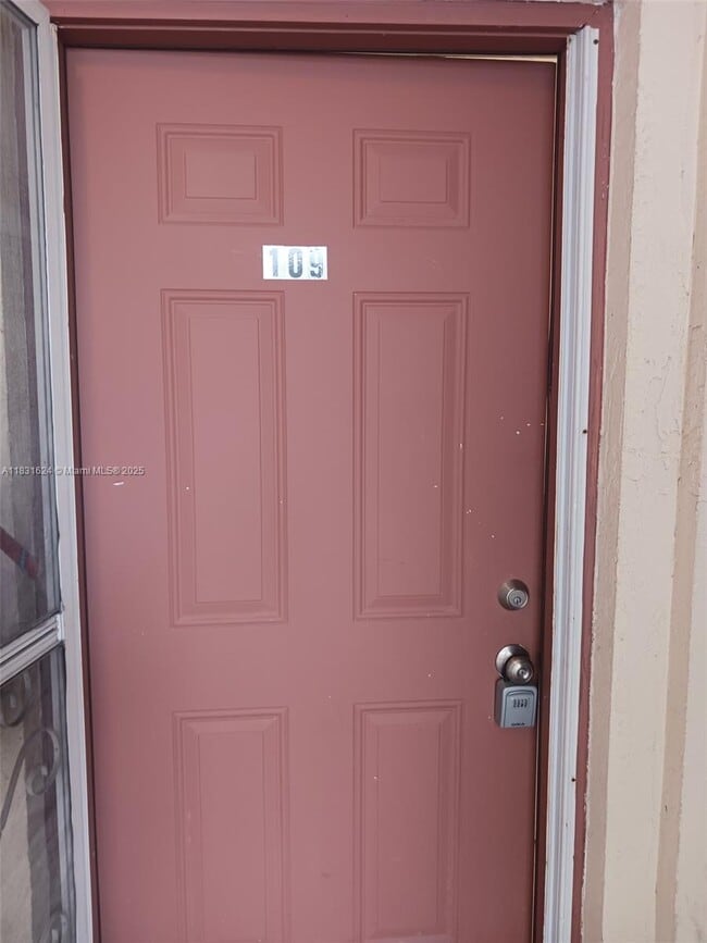 Building Photo - 5900 NW 17th Pl Unit 109 Rental