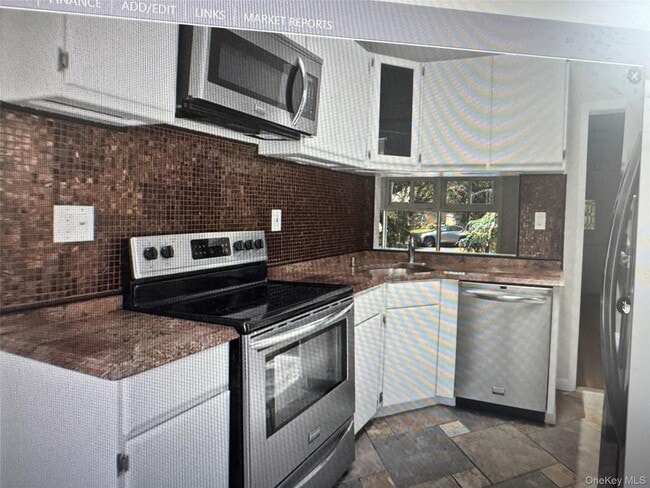 Photo - 571 Richmond Rd