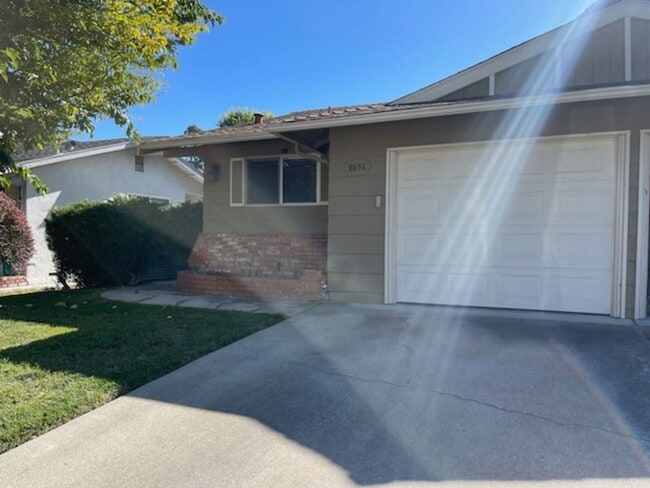 Building Photo - Beverly -Duplex Unit 2 Rental