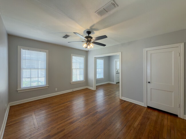 Photo - 1912 S Donnybrook Ave