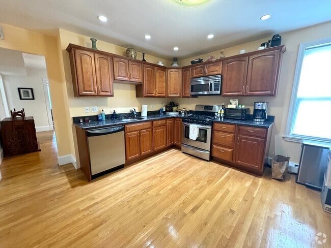 Building Photo - 24 Madison Ave Unit 3 Rental