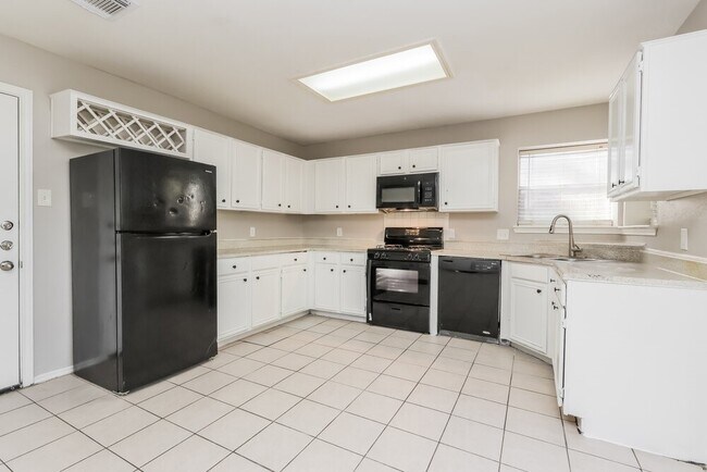 Photo - 16821 Kettle Creek Dr