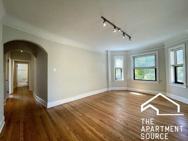 Photo - 2331 N Rockwell St Unit 2