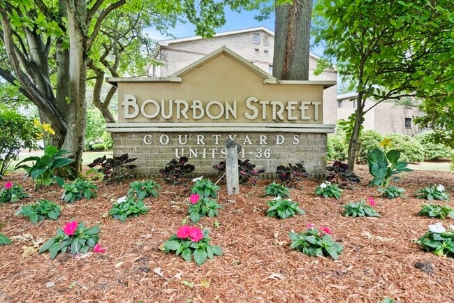 Building Photo - 14 Bourbon St Unit 27