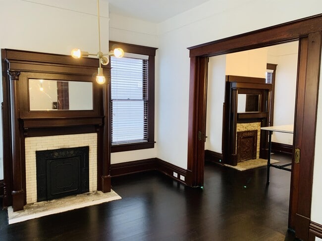 Photo - 19 E 40th St