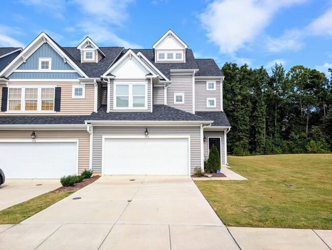 Building Photo - Stunning 4BR/3.5BA End Unit Townhome in Wa...