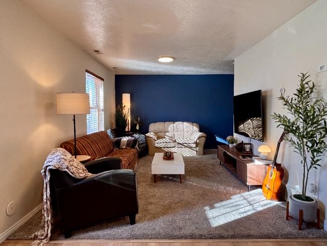 Photo - 408 Spring Ln