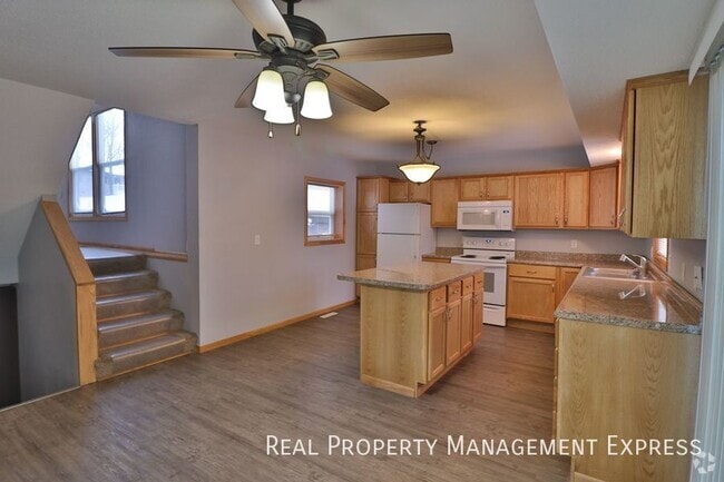 Building Photo - 3 Bedroom Duplex in Eastern Sioux Falls! Rental