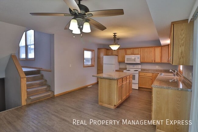 3 Bedroom Duplex in Eastern Sioux Falls! - 3 Bedroom Duplex in Eastern Sioux Falls! Apartment