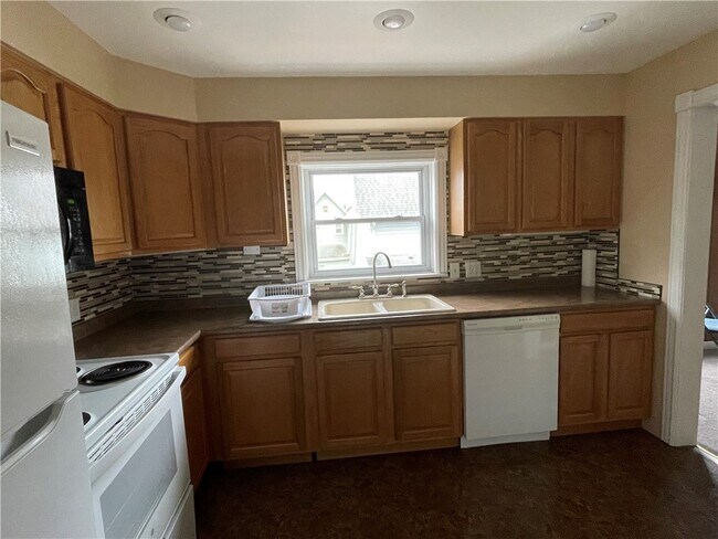 Photo - 21 Armory Pl