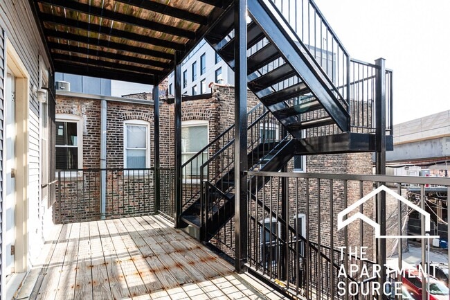 Photo - 3328 N Clark St Unit 3F