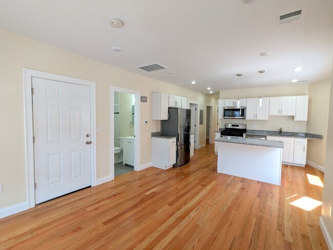 Photo - 2 Sacramento Pl Unit 3