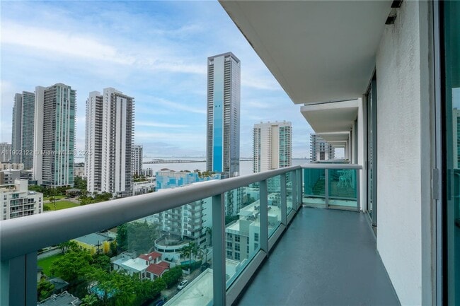Photo - 333 NE 24th St Unidad 1604