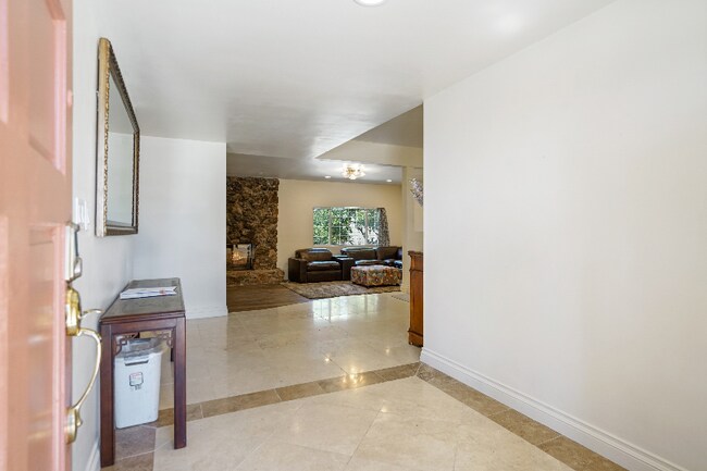 Photo - 15925 Parthenia St