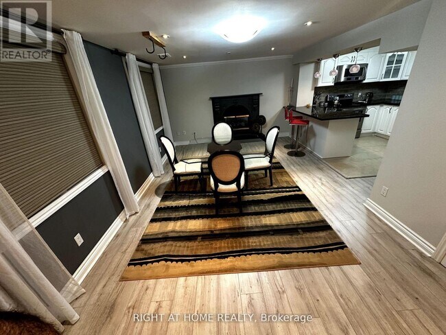 Photo - 974 Creebridge Crescent
