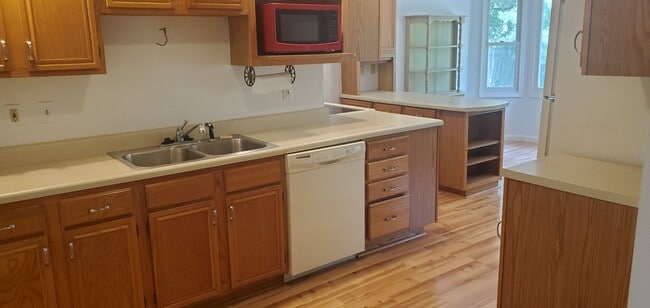 Photo - 2 bd, 2 ba house in old SW Columbia, fence...