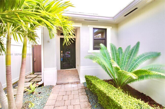 Photo - 561 NE 6th Pl