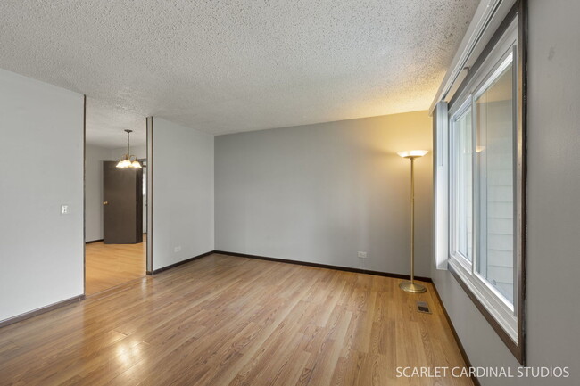 2S211 Sanchez Dr