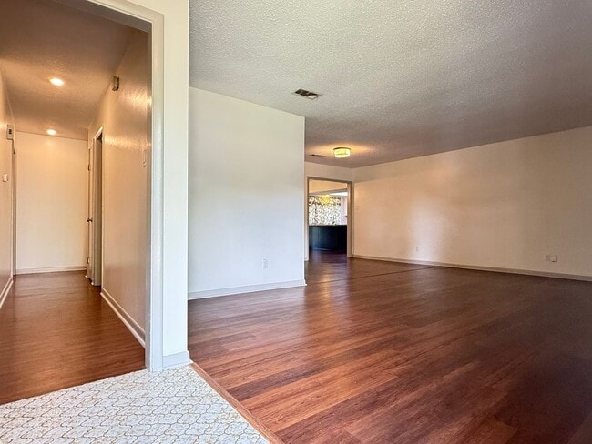 Photo - 3604 Royal Oak Dr