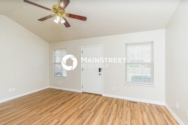 Photo - 3 Bedroom Pet-Friendly Home in Shepherdsville, KY with Main Street Renewal