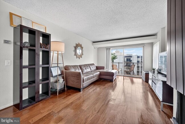Building Photo - 60 S Van Dorn St Unit 519 Rental