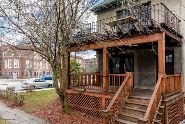 Building Photo - 229 Chestnut Hill Ave Unit 1