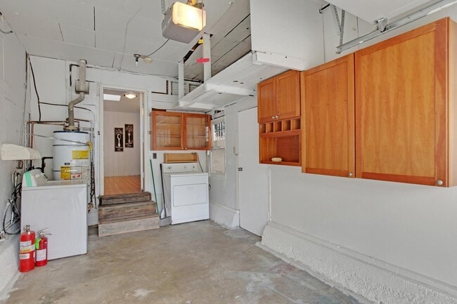 Washer Dryer - 718 1st Ave Unit 1