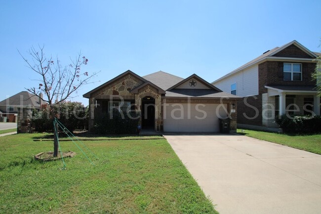 Building Photo - New in Management ! Spacious & Stylish Liv...