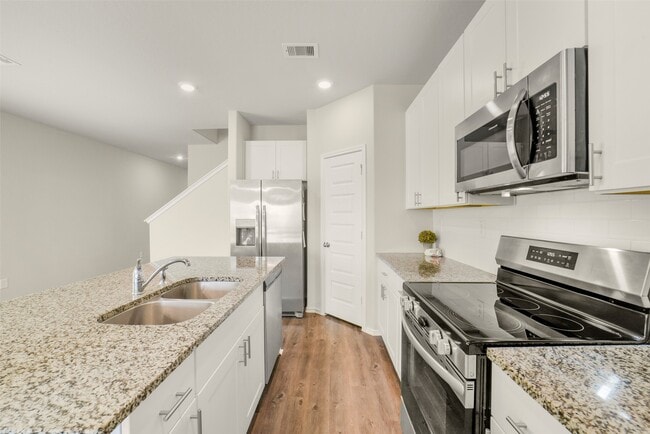 21610 Desert Lilly Rd