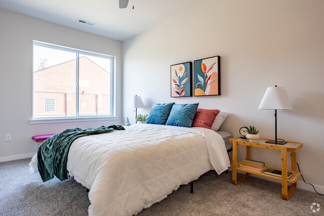 1BR, 1BA - 710SF - Bedroom