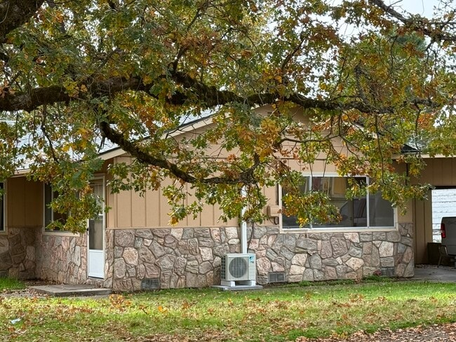 Photo - 1337 SW Foundry St Unidad B